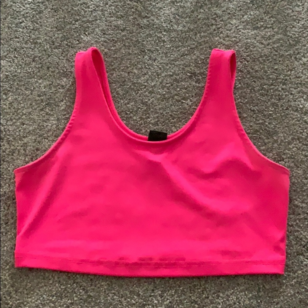 3/$10 🏷️ Hot pink crop top